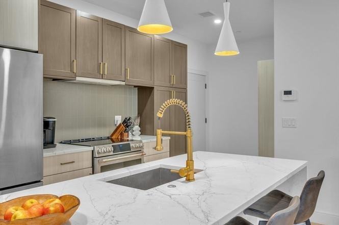 5245 Washington Street, Unit 22 - Photo 7 of 19