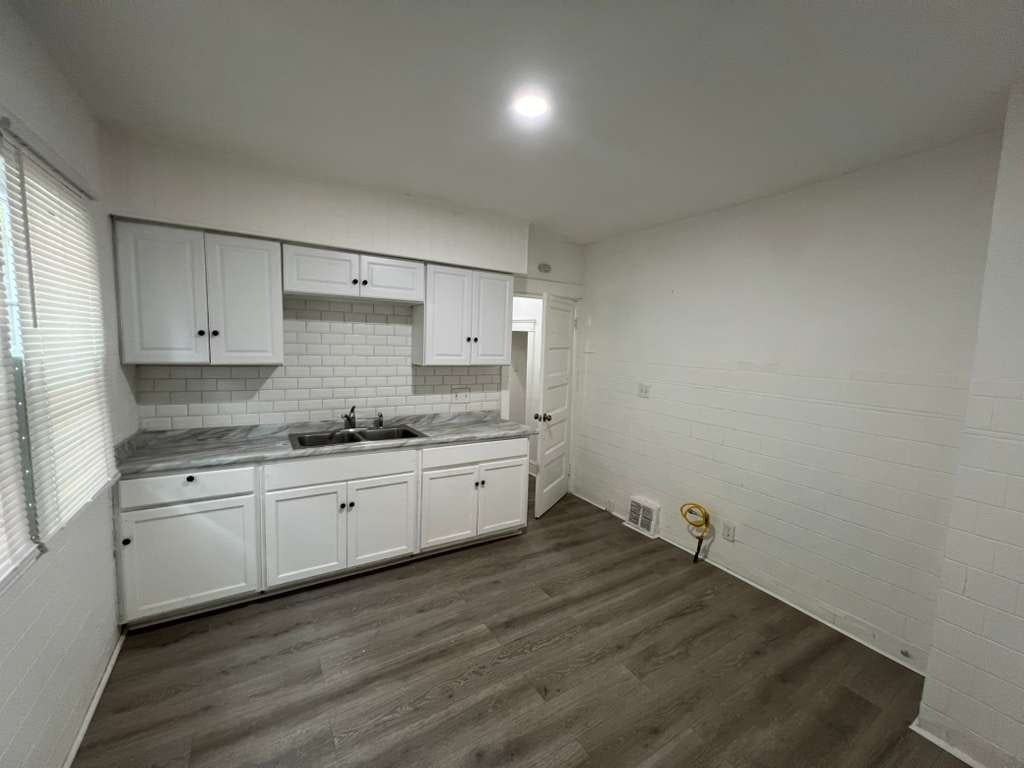 10314 Adams Avenue, Unit A (Downstairs) - Photo 4 of 11