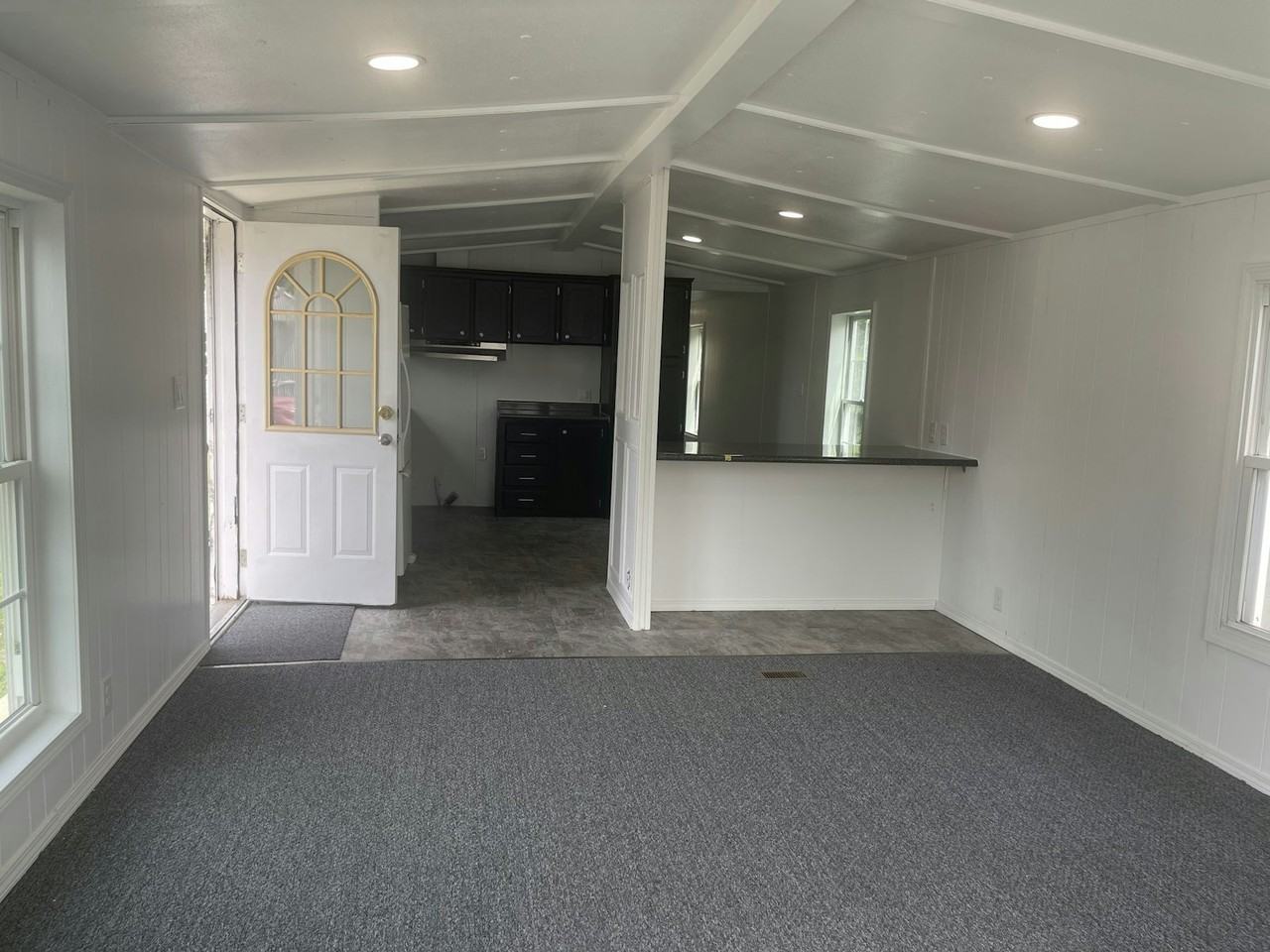 2713 Everett Drive - Photo 2 of 25