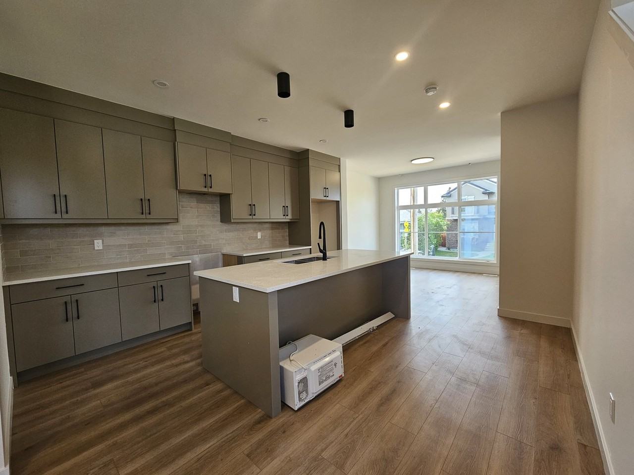1701 31 St Sw - Photo 6 of 35