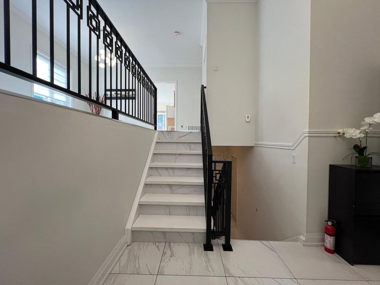 679 Allan Ave - Photo 2 of 23