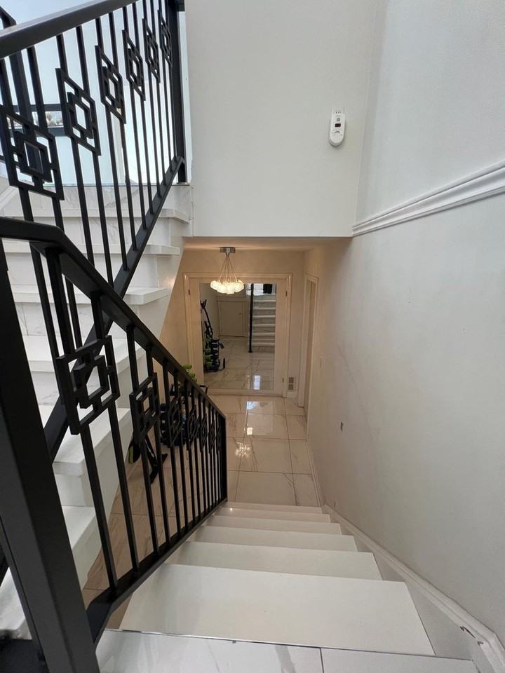 679 Allan Ave - Photo 3 of 23