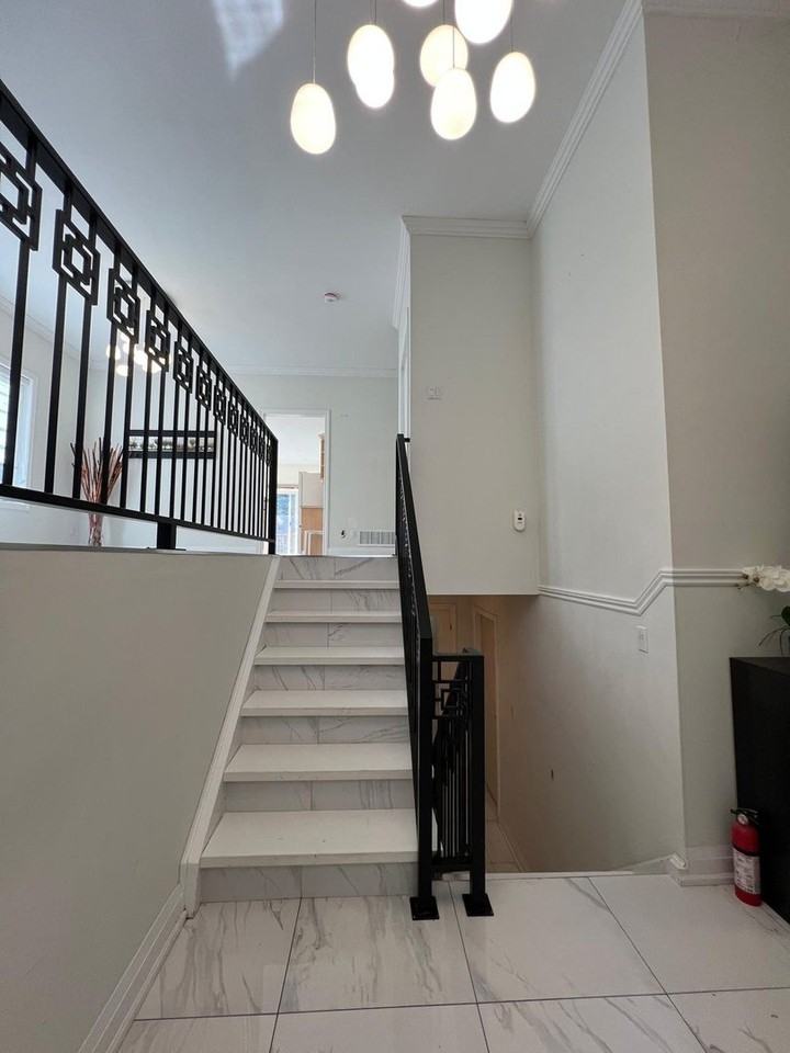 679 Allan Ave - Photo 5 of 23