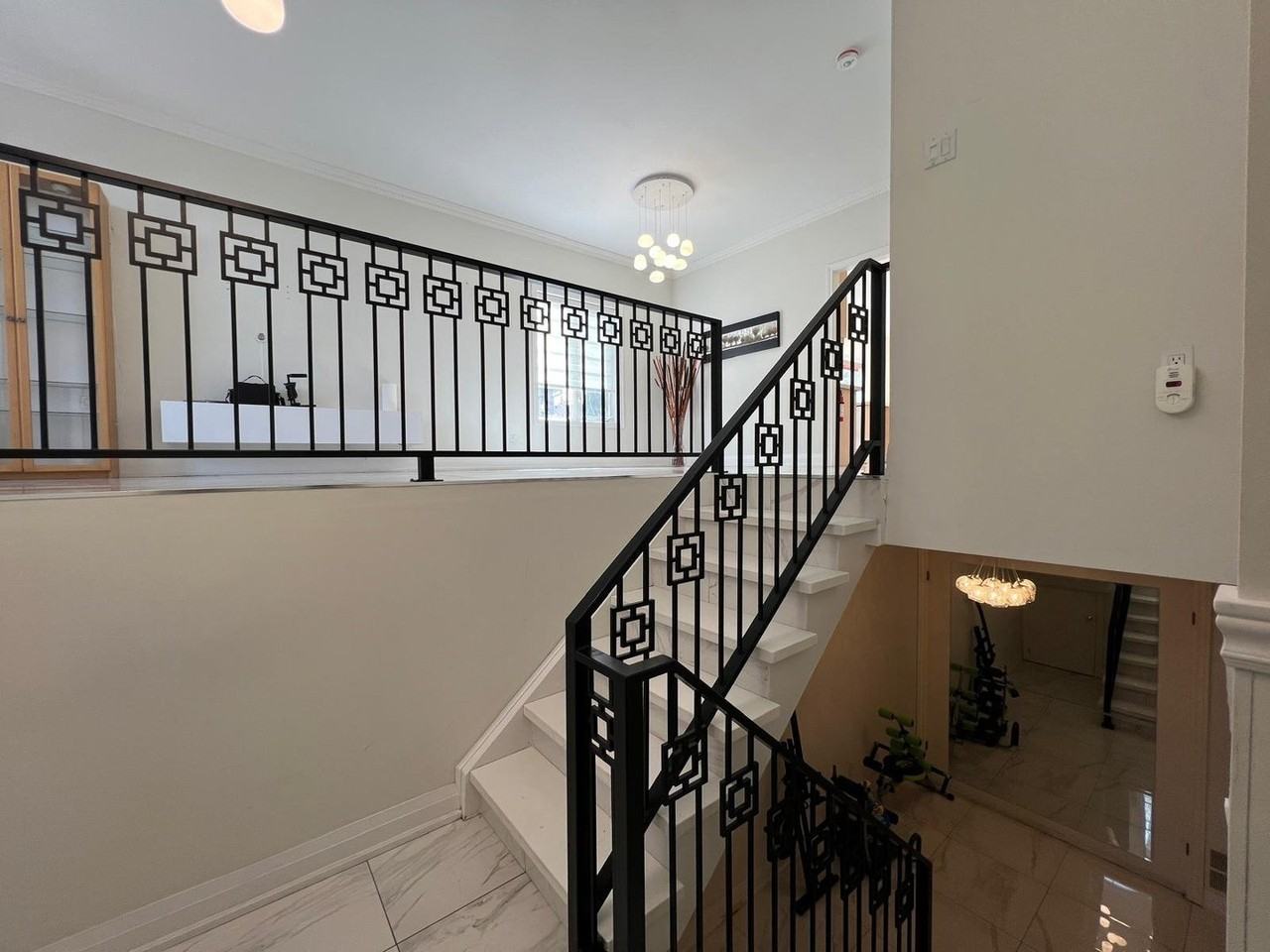 679 Allan Ave - Photo 6 of 23