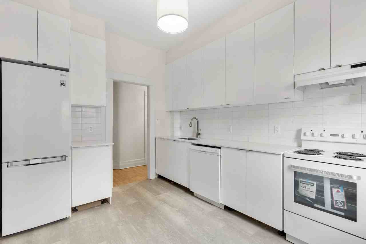 403 Boul Saint-Joseph O - Photo 2 of 17
