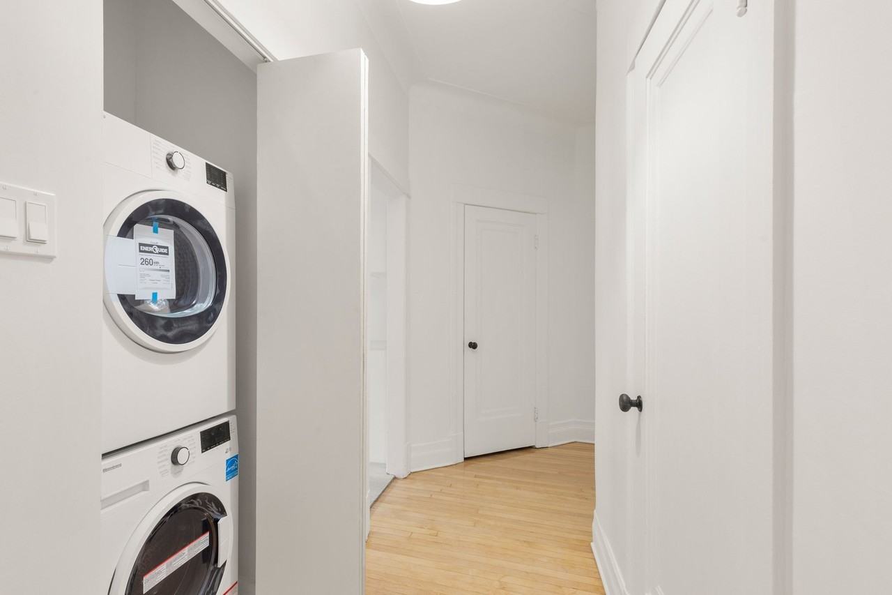 403 Boul Saint-Joseph O - Photo 3 of 17