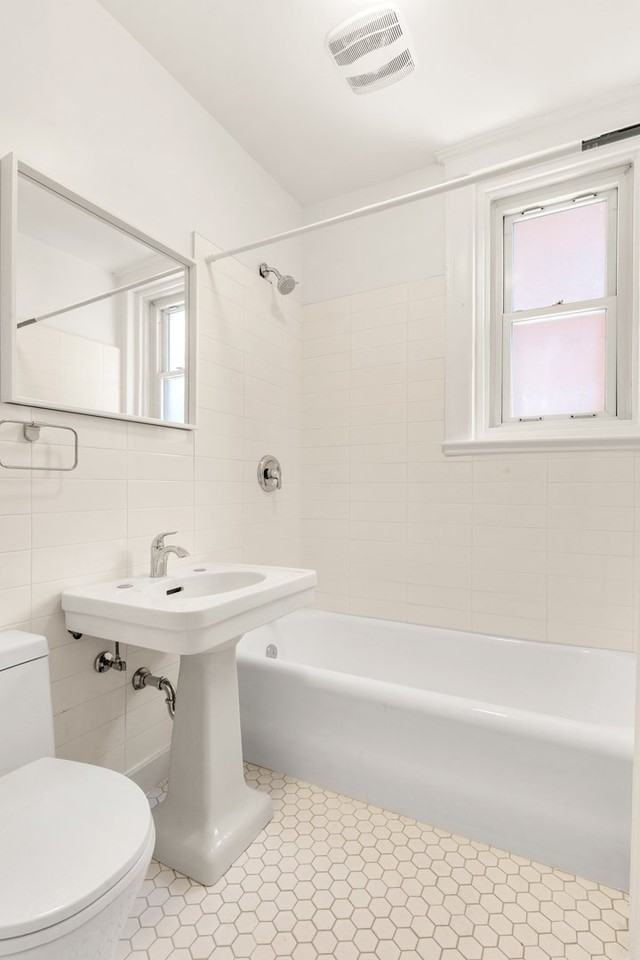 403 Boul Saint-Joseph O - Photo 4 of 17