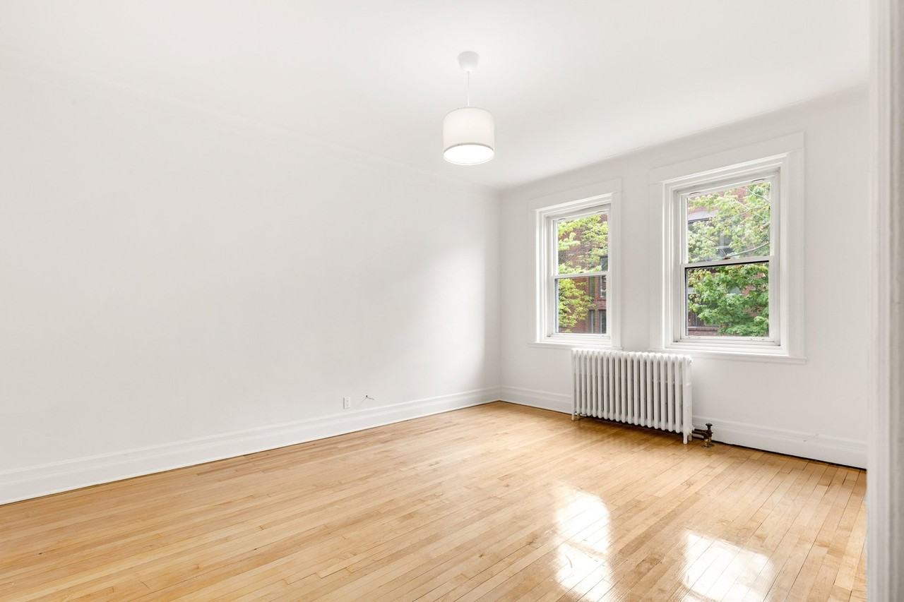 403 Boul Saint-Joseph O - Photo 5 of 17