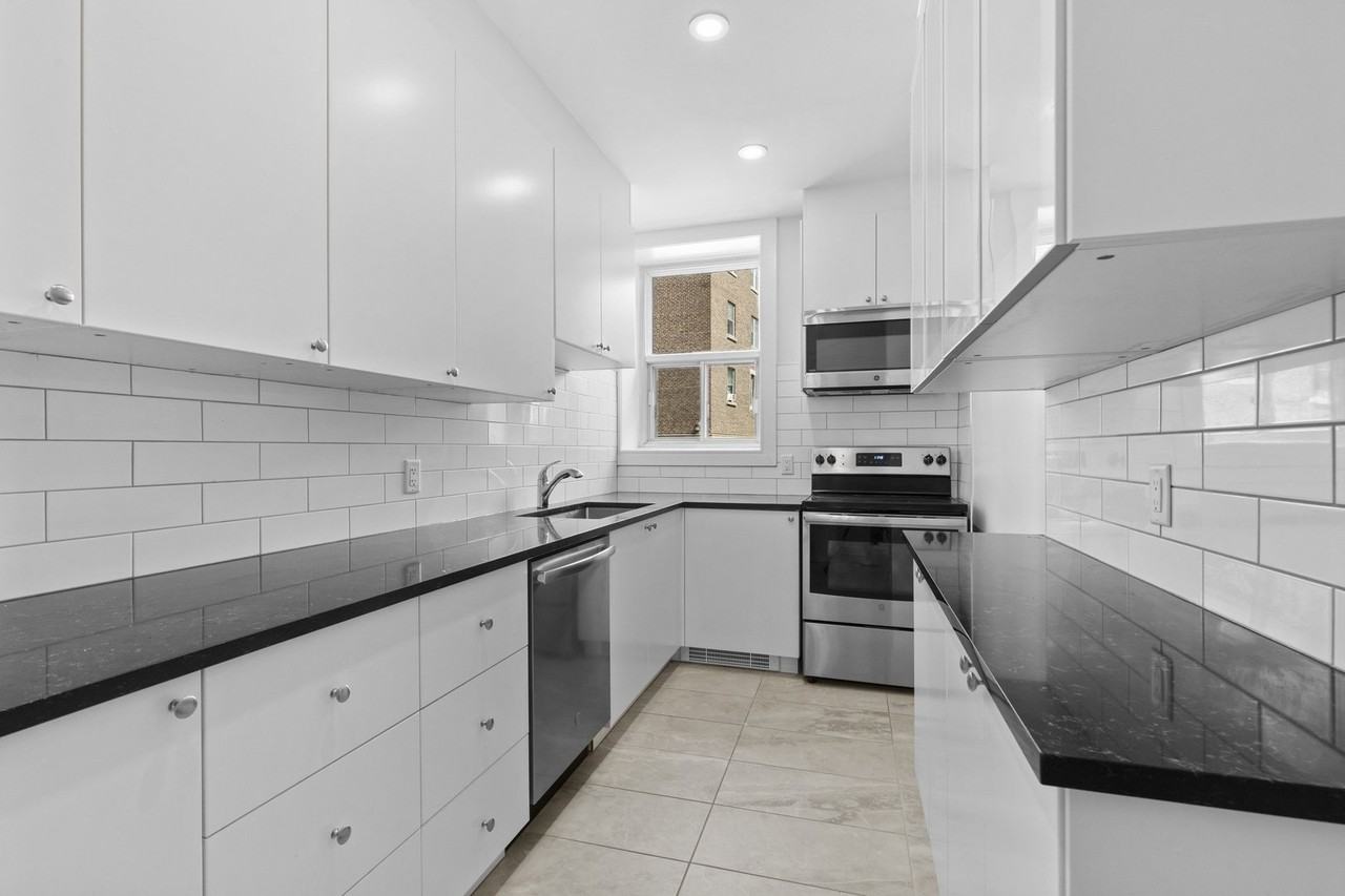 2095 Av Lincoln - Photo 3 of 10
