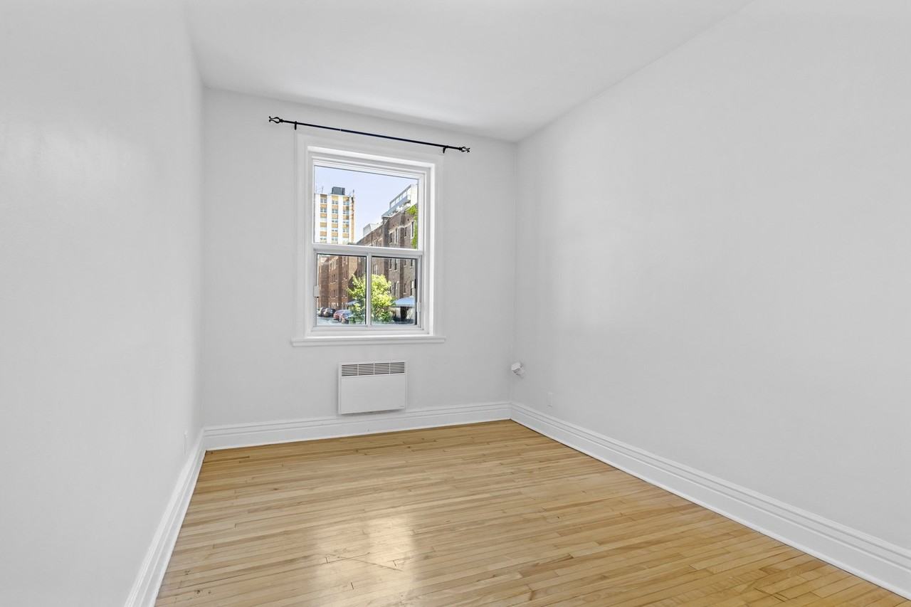 2095 Av Lincoln - Photo 4 of 10