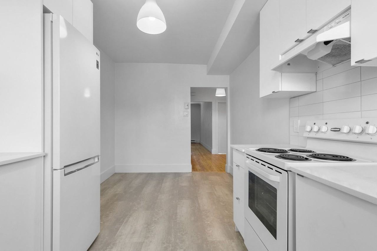 3365 Av Barclay - Photo 4 of 25