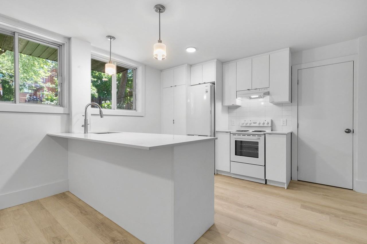 3365 Av Barclay - Photo 5 of 25