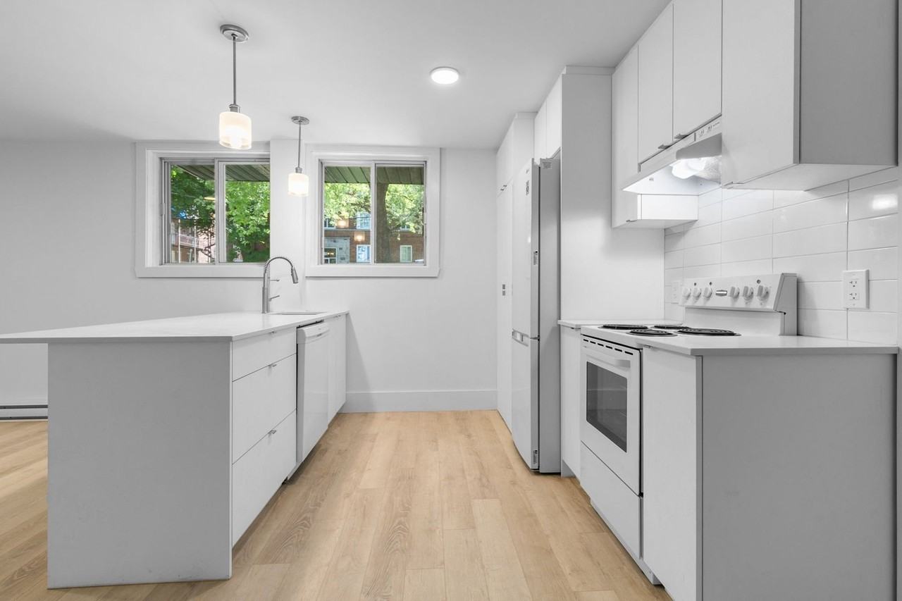 3365 Av Barclay - Photo 6 of 25