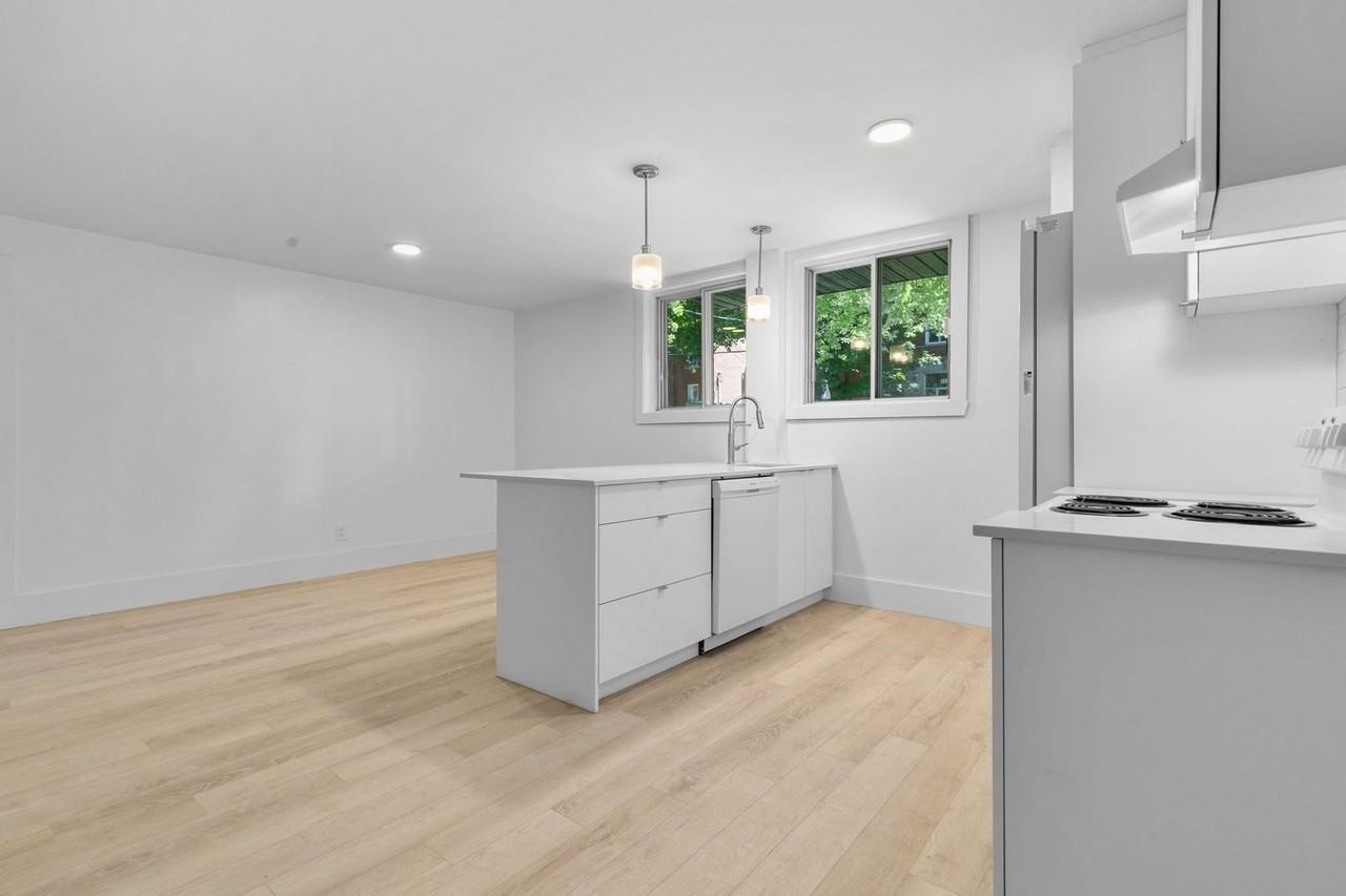 3365 Av Barclay - Photo 7 of 25