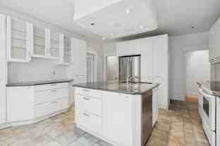 2090 Rue Sherbrooke O - Photo 1 of 1