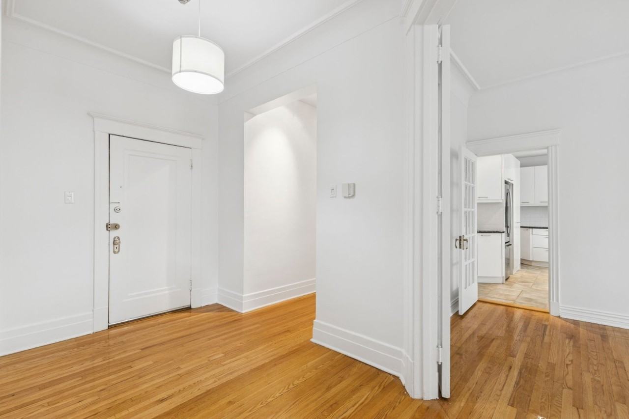 2090 Rue Sherbrooke O - Photo 5 of 10