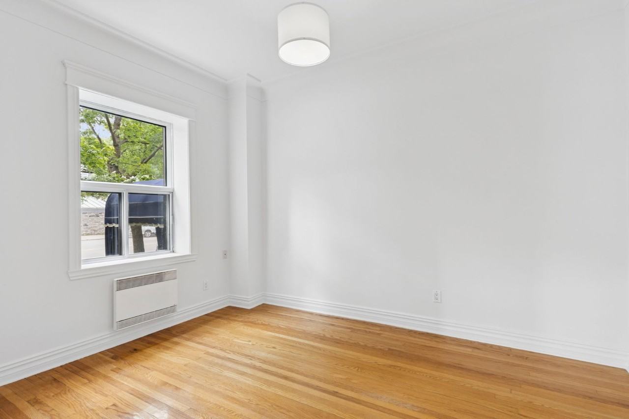 2090 Rue Sherbrooke O - Photo 6 of 10