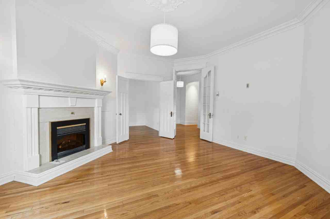 2090 Rue Sherbrooke O - Photo 7 of 10
