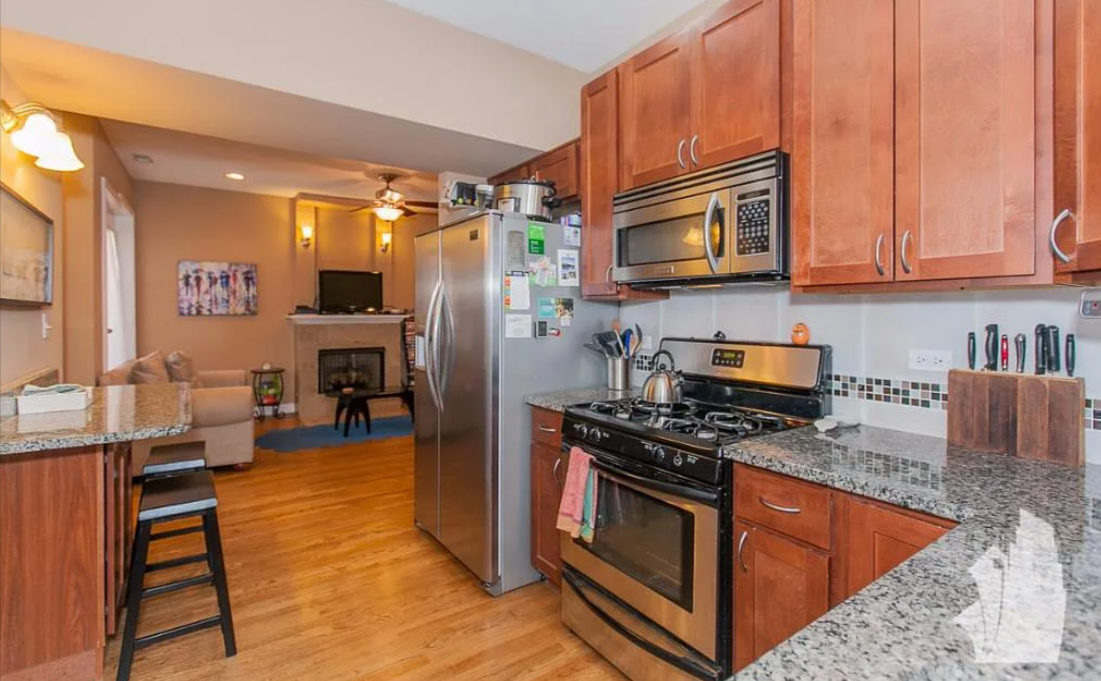 1009 N Oakley Blvd #2E - Photo 2 of 11