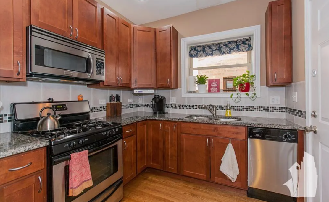 1009 N Oakley Blvd #2E - Photo 3 of 11