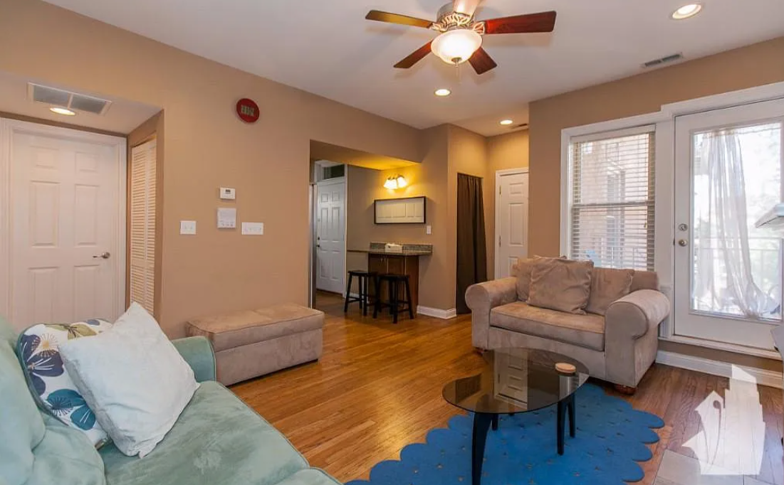 1009 N Oakley Blvd #2E - Photo 5 of 11