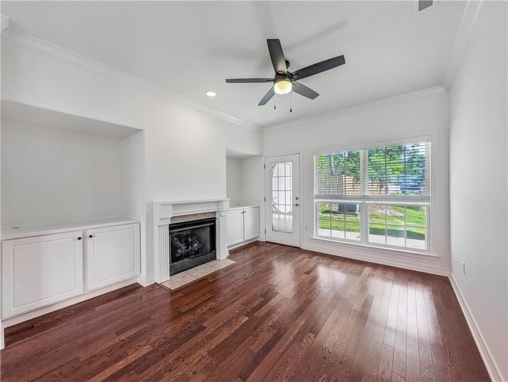 904 S Dixson St - Photo 3 of 26