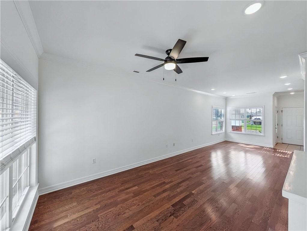 904 S Dixson St - Photo 4 of 26