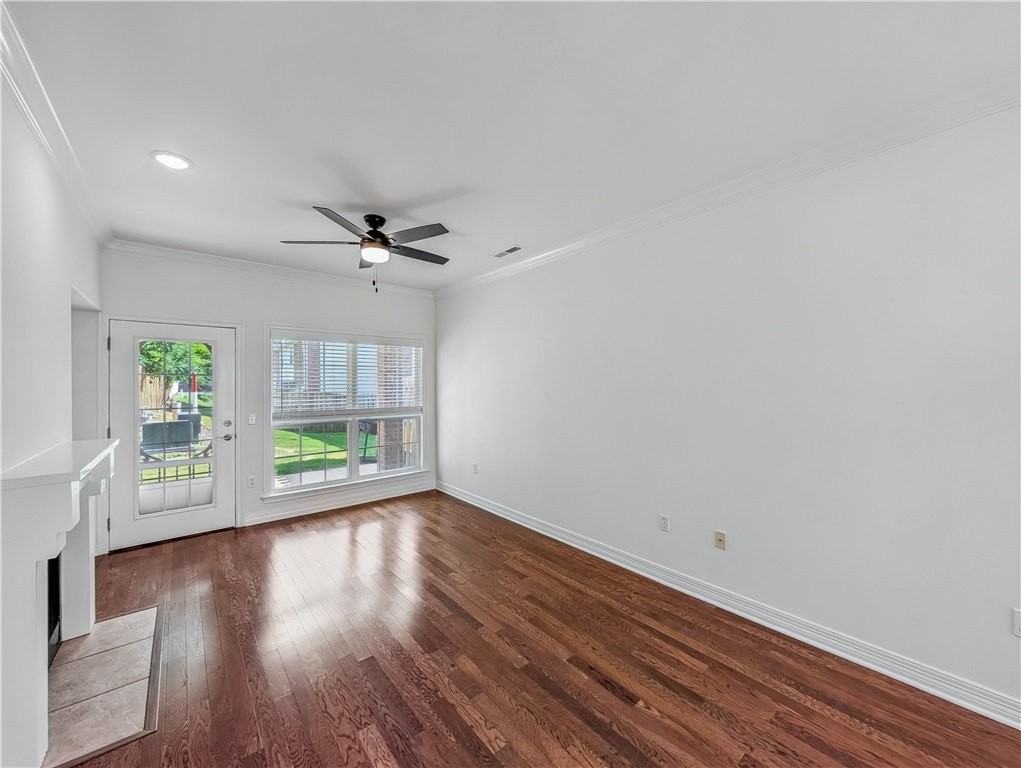 904 S Dixson St - Photo 5 of 26