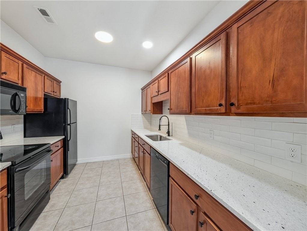 904 S Dixson St - Photo 6 of 26