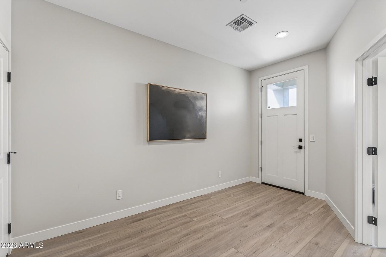 2601 E Clarendon Ave #3 - Photo 5 of 35