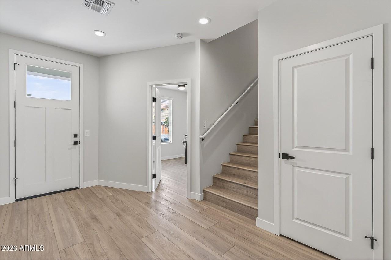 2601 E Clarendon Ave #3 - Photo 7 of 35