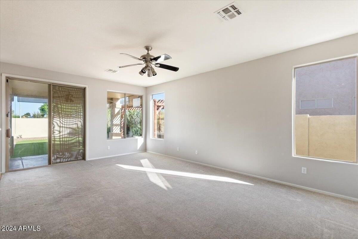 440 N Roger Way - Photo 5 of 20