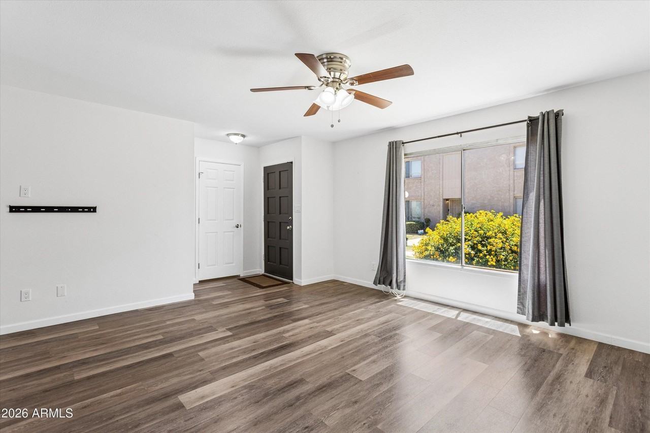 8141 E Vista Dr - Photo 3 of 48
