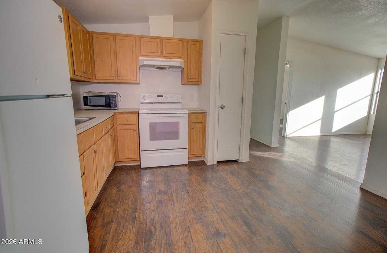 5706 N Fuchsia St - Photo 6 of 22