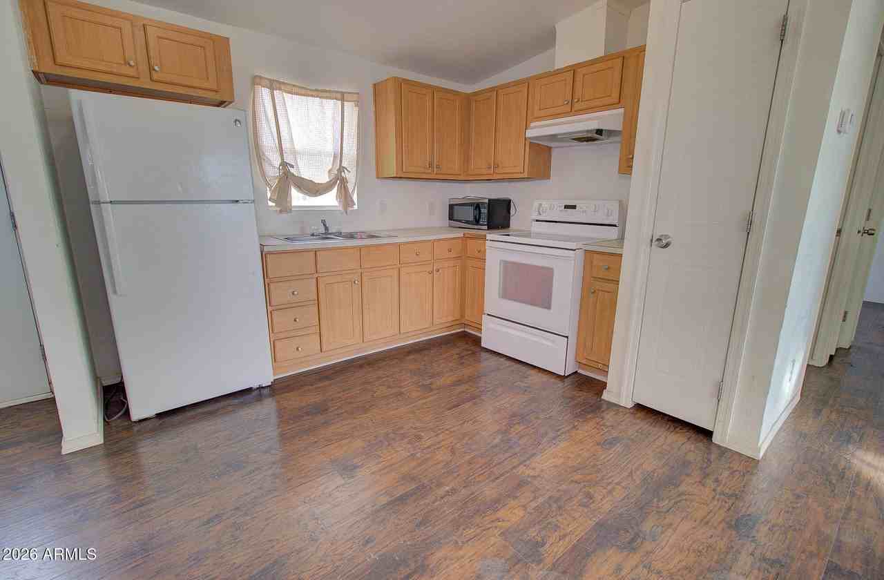 5706 N Fuchsia St - Photo 7 of 22