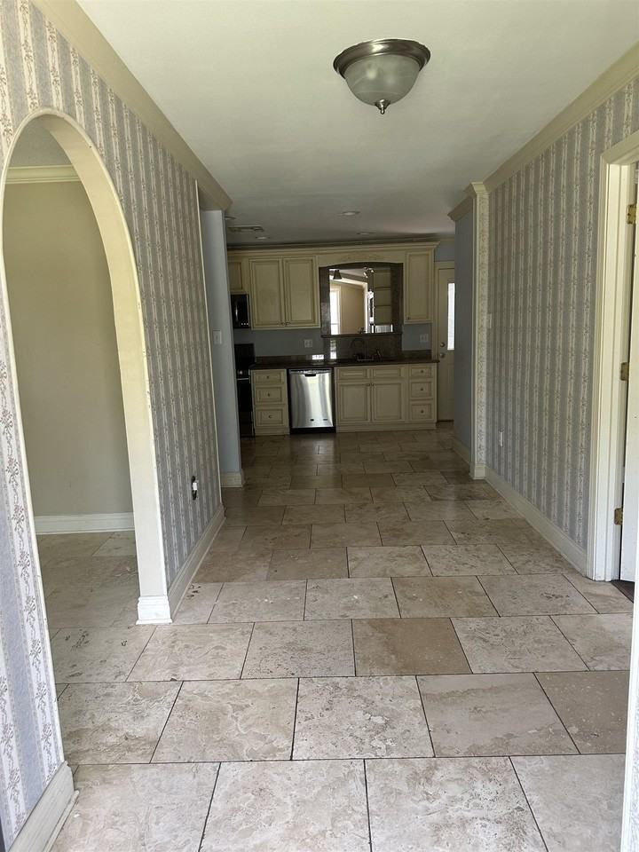 5 Texas Ave - Photo 2 of 36