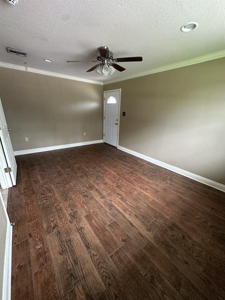 5 Texas Ave - Photo 4 of 36