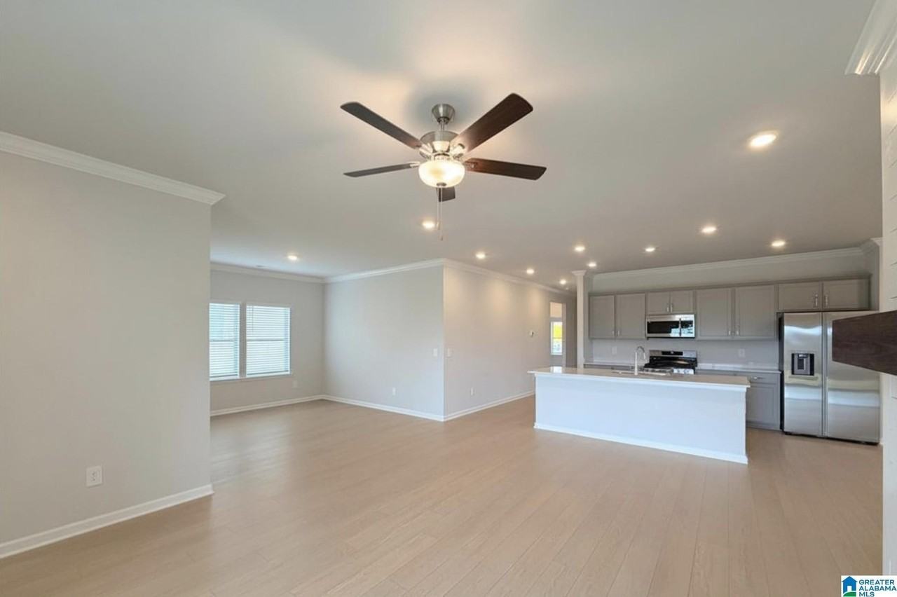 17969 Longleaf Dr - Photo 3 of 34