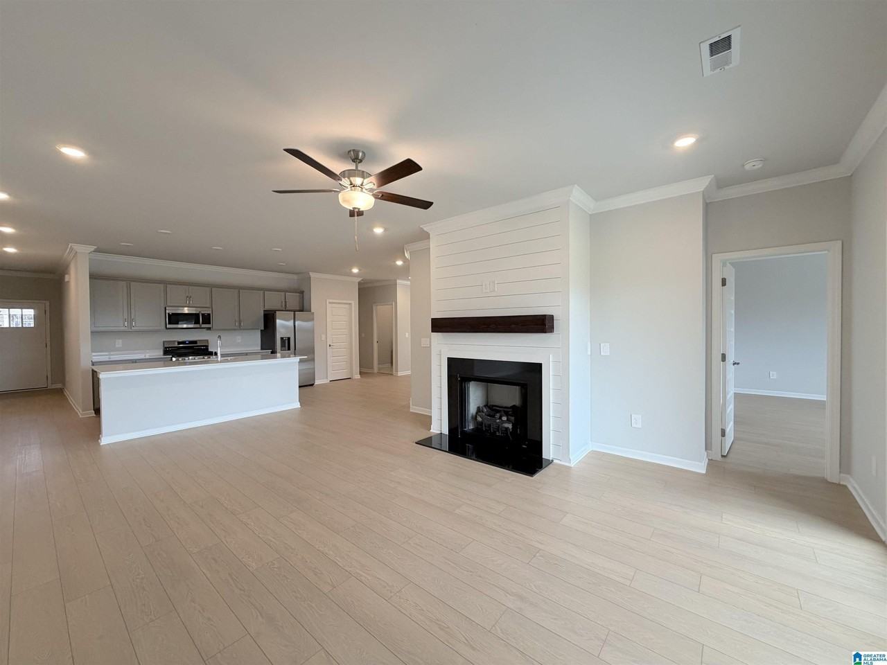 17969 Longleaf Dr - Photo 5 of 34