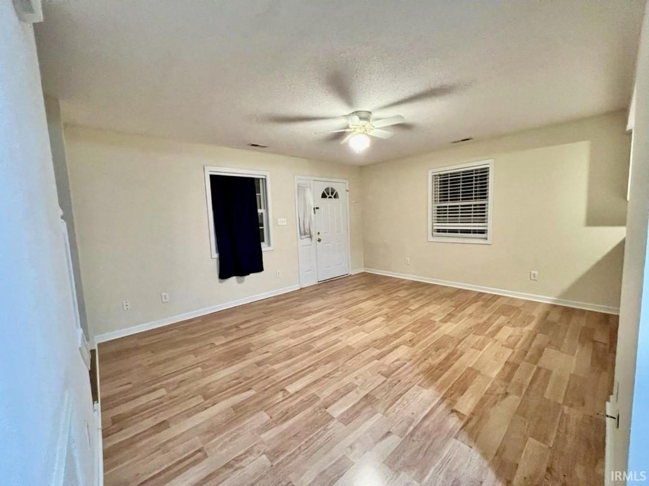 3410 S Oaklawn Cir - Photo 2 of 7