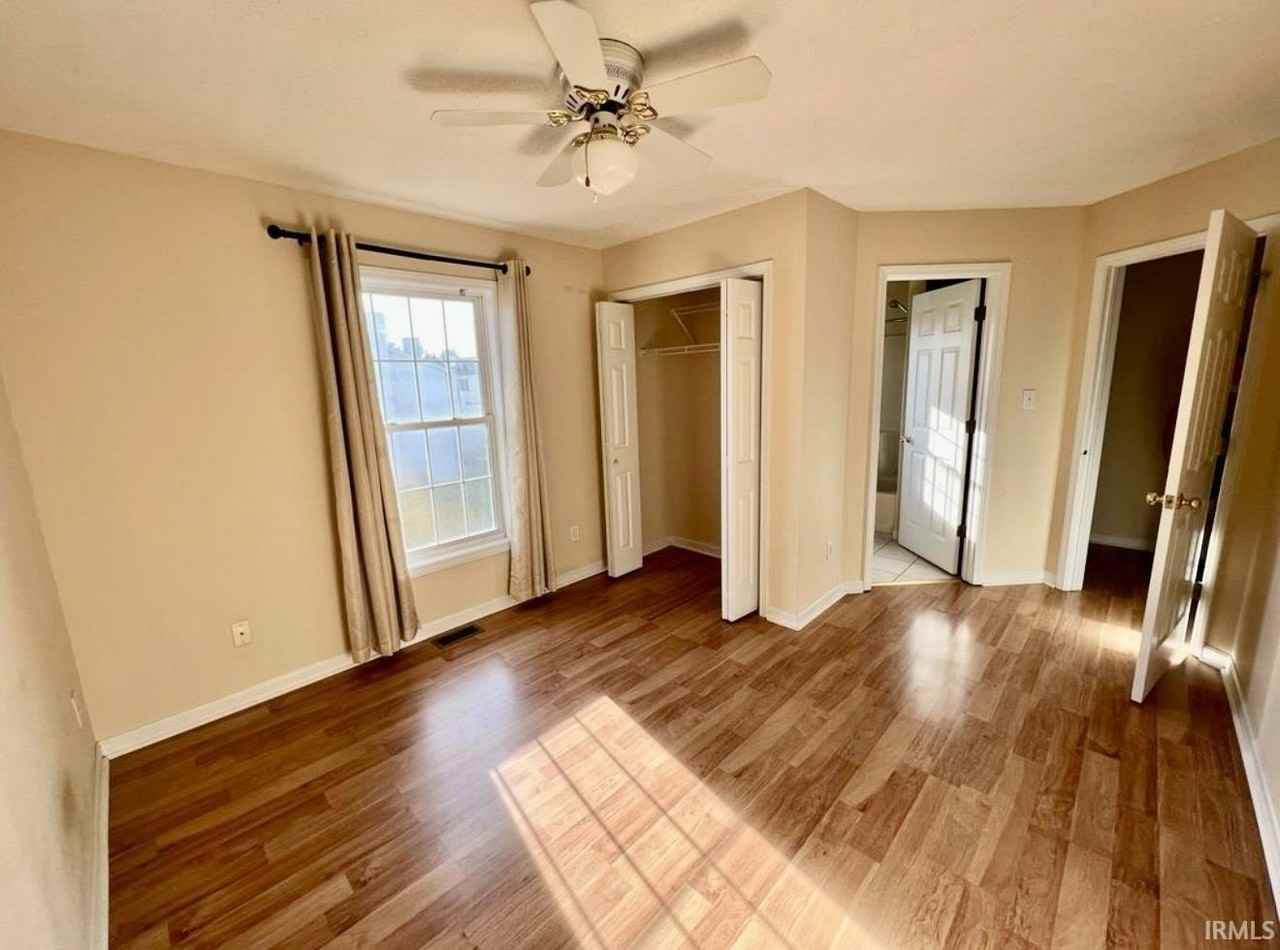 3410 S Oaklawn Cir - Photo 3 of 7
