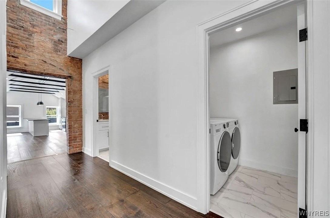 162 Allen St - Photo 3 of 16