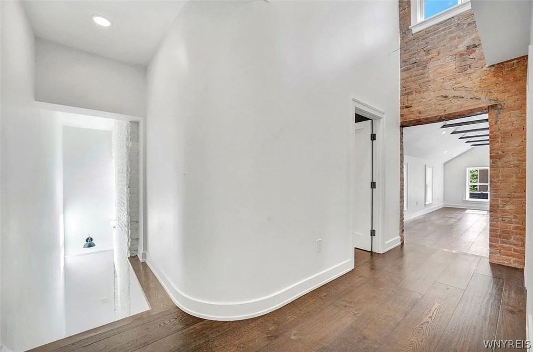 162 Allen St - Photo 4 of 16