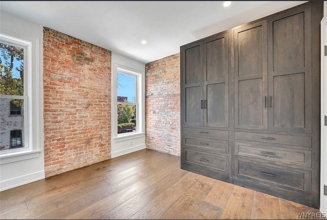 162 Allen St - Photo 6 of 16
