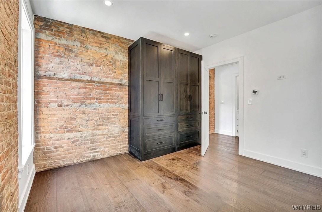 162 Allen St - Photo 7 of 16