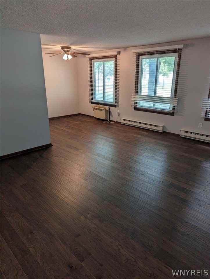 80 Wellington Ct - Photo 3 of 12