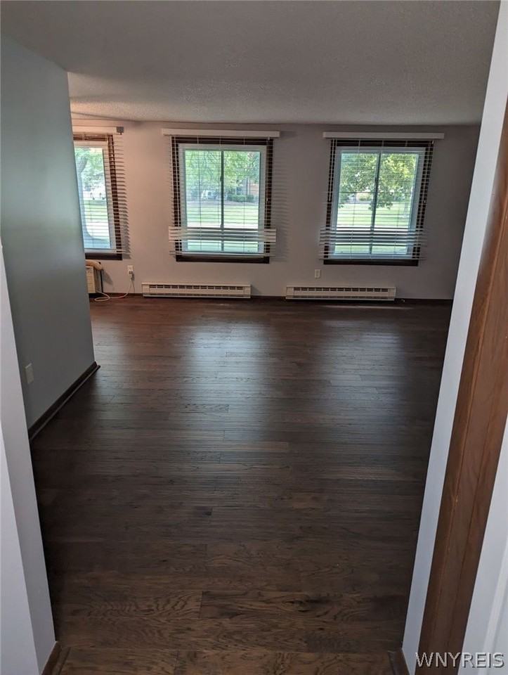 80 Wellington Ct - Photo 4 of 12