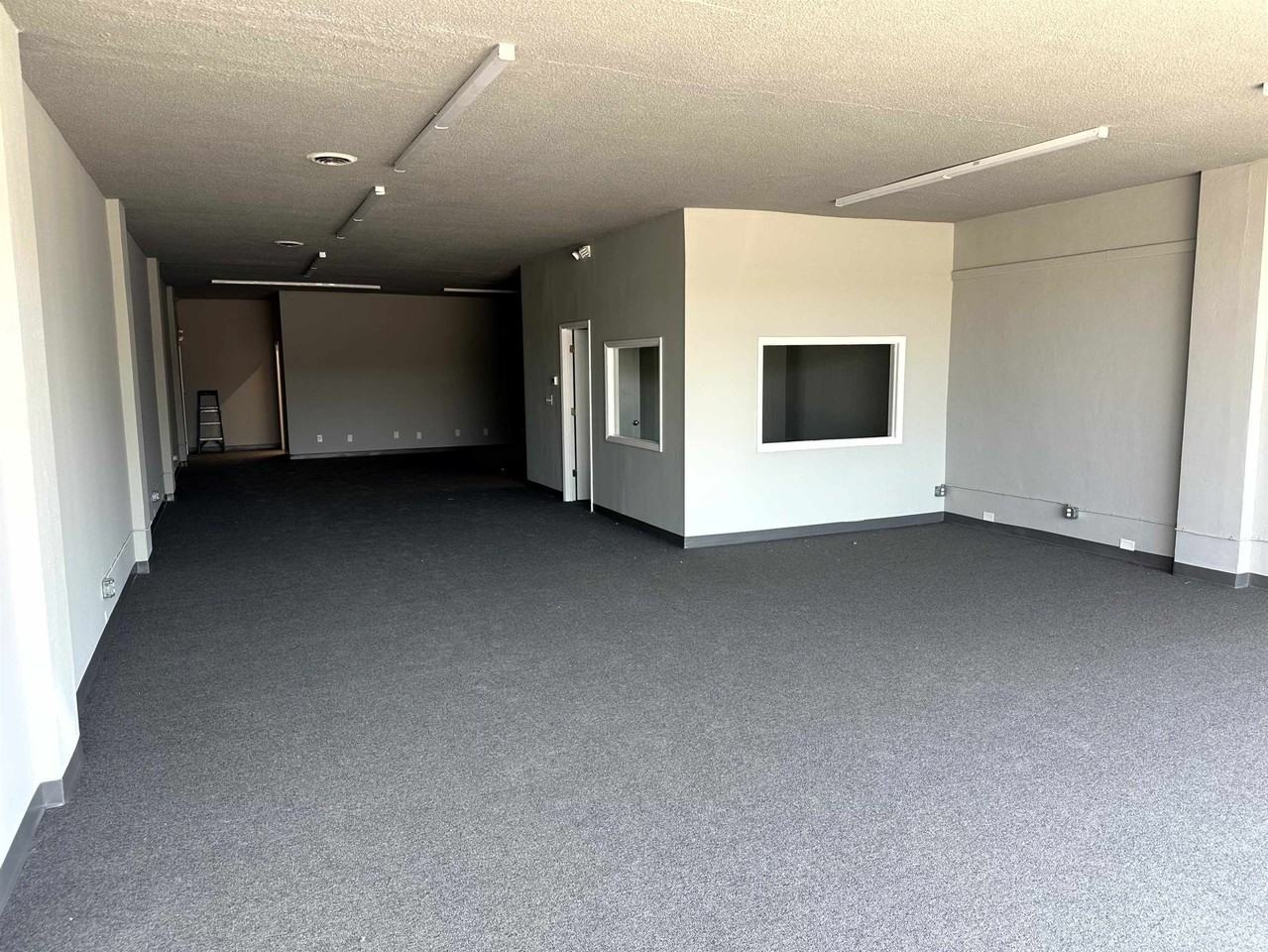 915 Broadway St - Photo 4 of 4