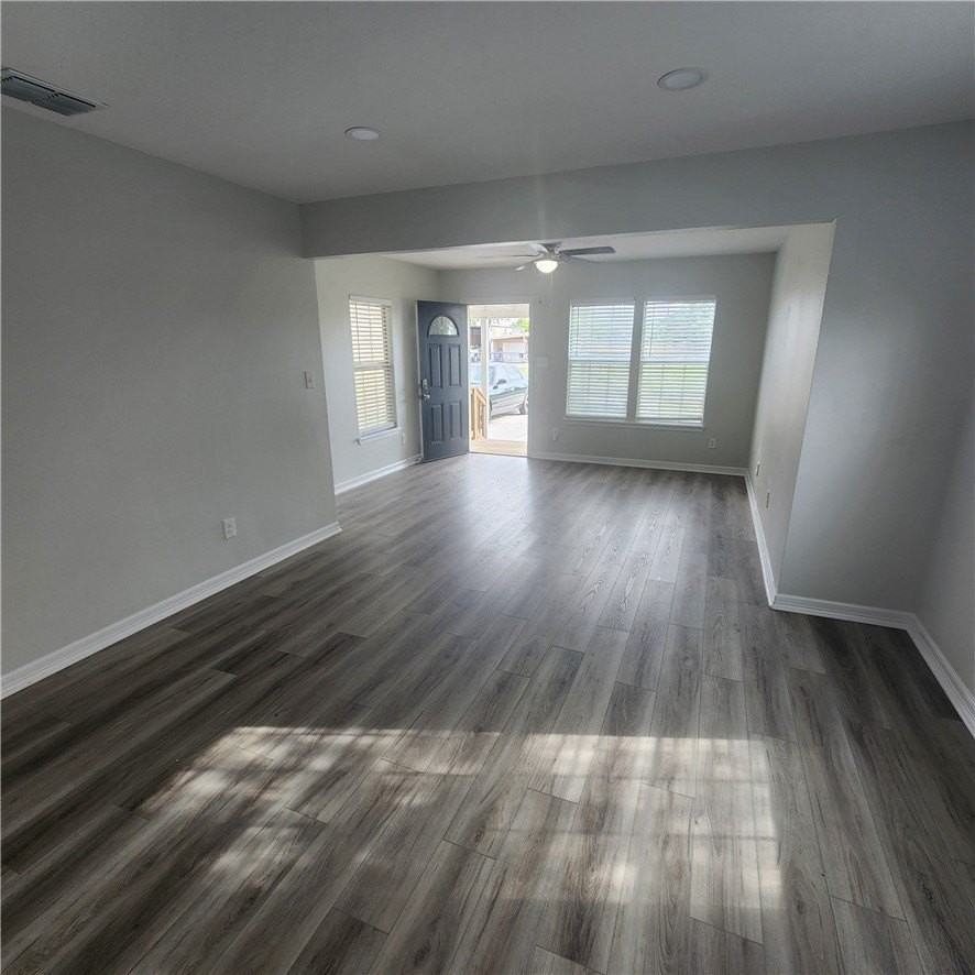 710 Webb St - Photo 2 of 12