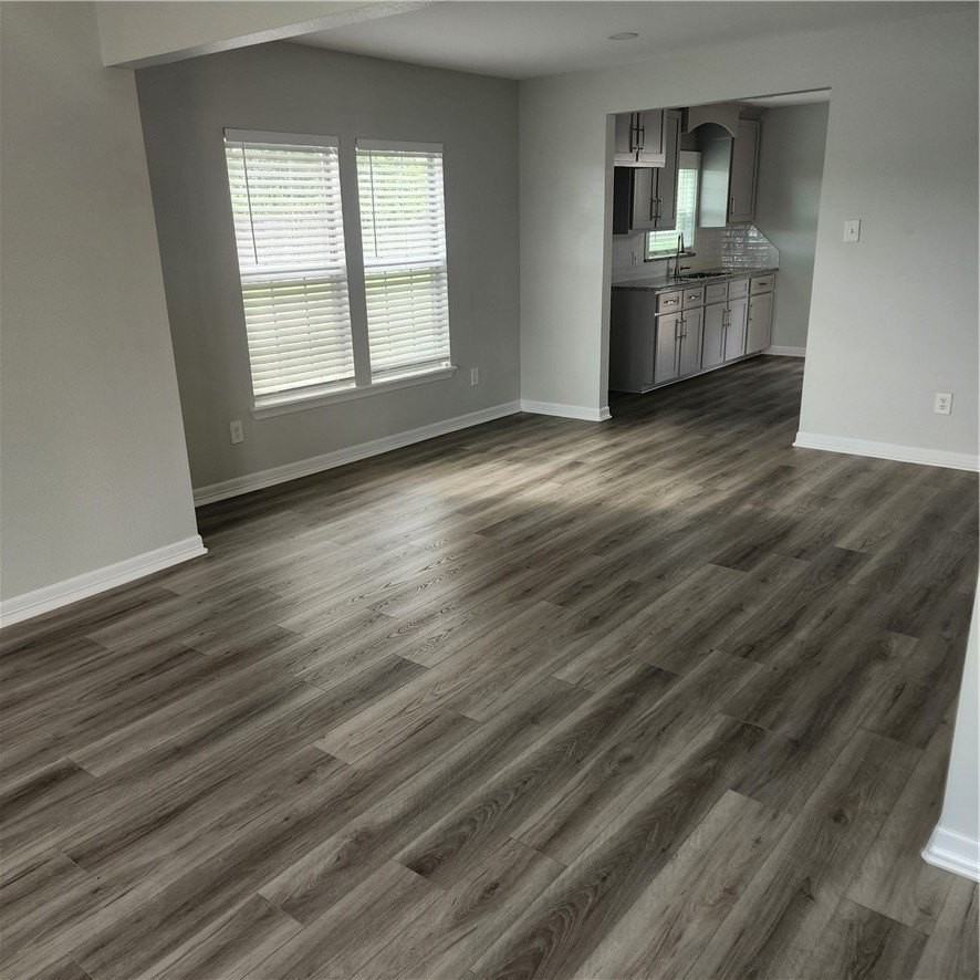 710 Webb St - Photo 3 of 12